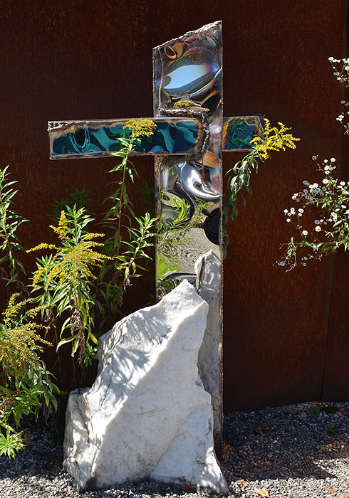 Mirror polished cross sculpture